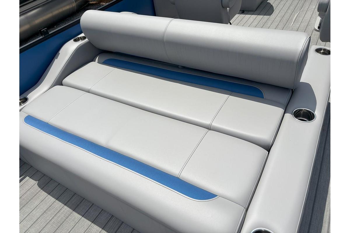 2025 Bentley Pontoons Legacy 203 Swingback
