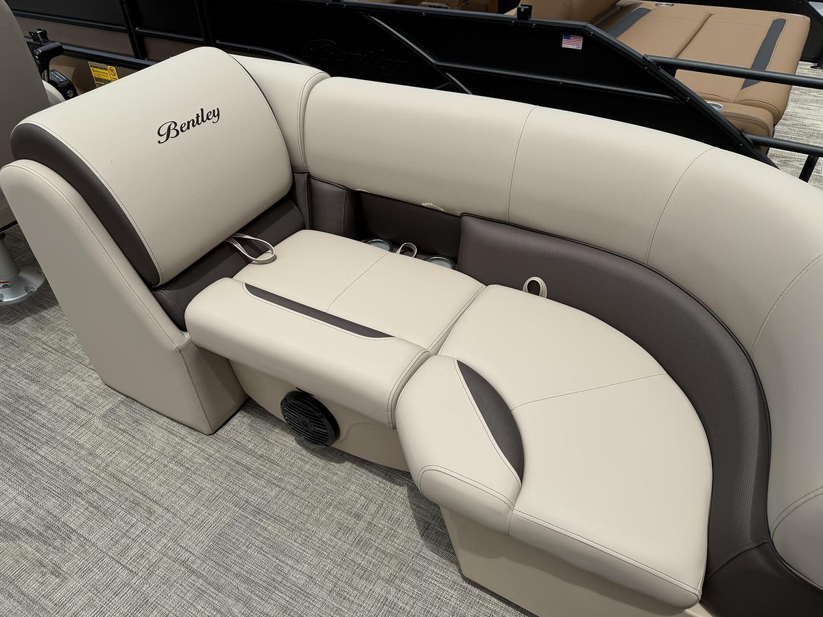 2027 Bentley Pontoons Legacy 223 Navigator
