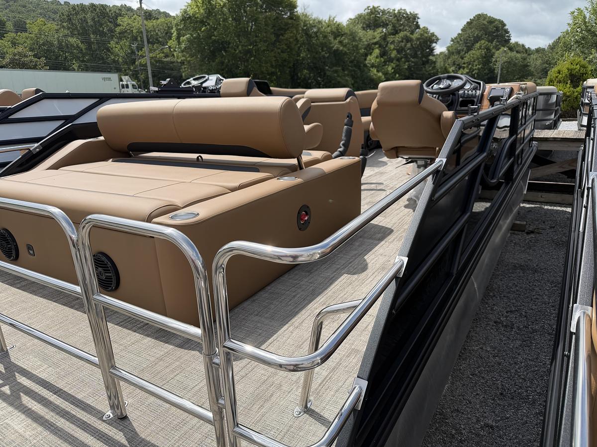 2027 Bentley Pontoons Legacy 223 Swingback