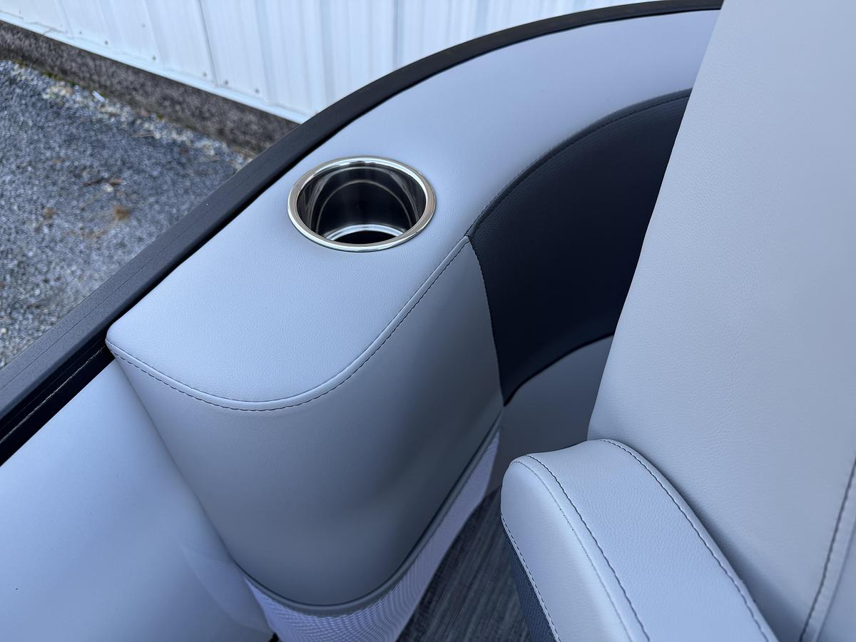 2026 Bentley Pontoons Legacy 223 DL Navigator