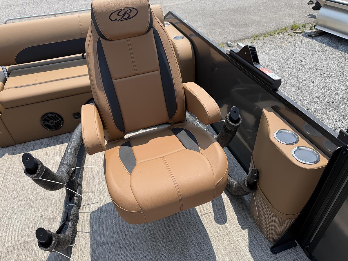 2027 Bentley Pontoons Legacy 223 Swingback