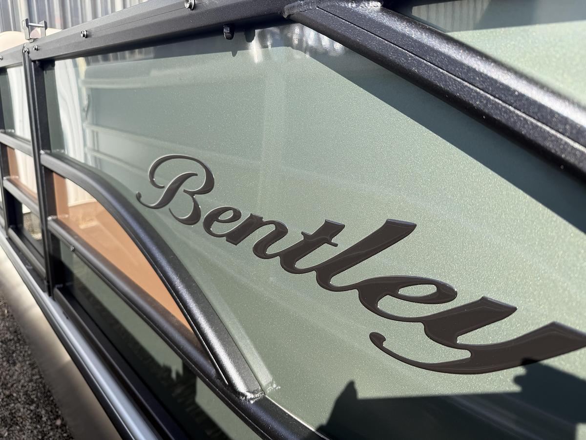 2026 Bentley Pontoons Legacy 223 Navigator