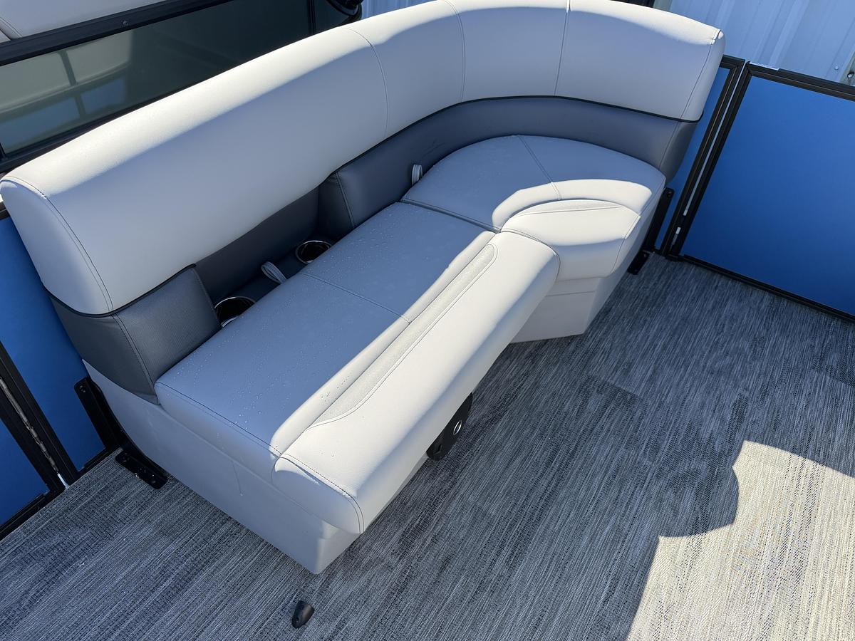 2026 Bentley Pontoons Legacy 200 Cruise