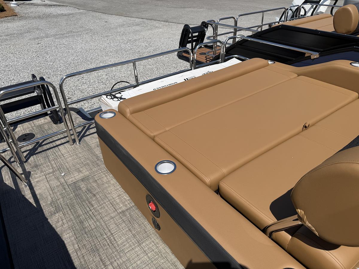 2026 Bentley Pontoons Elite 223 DC Swingback