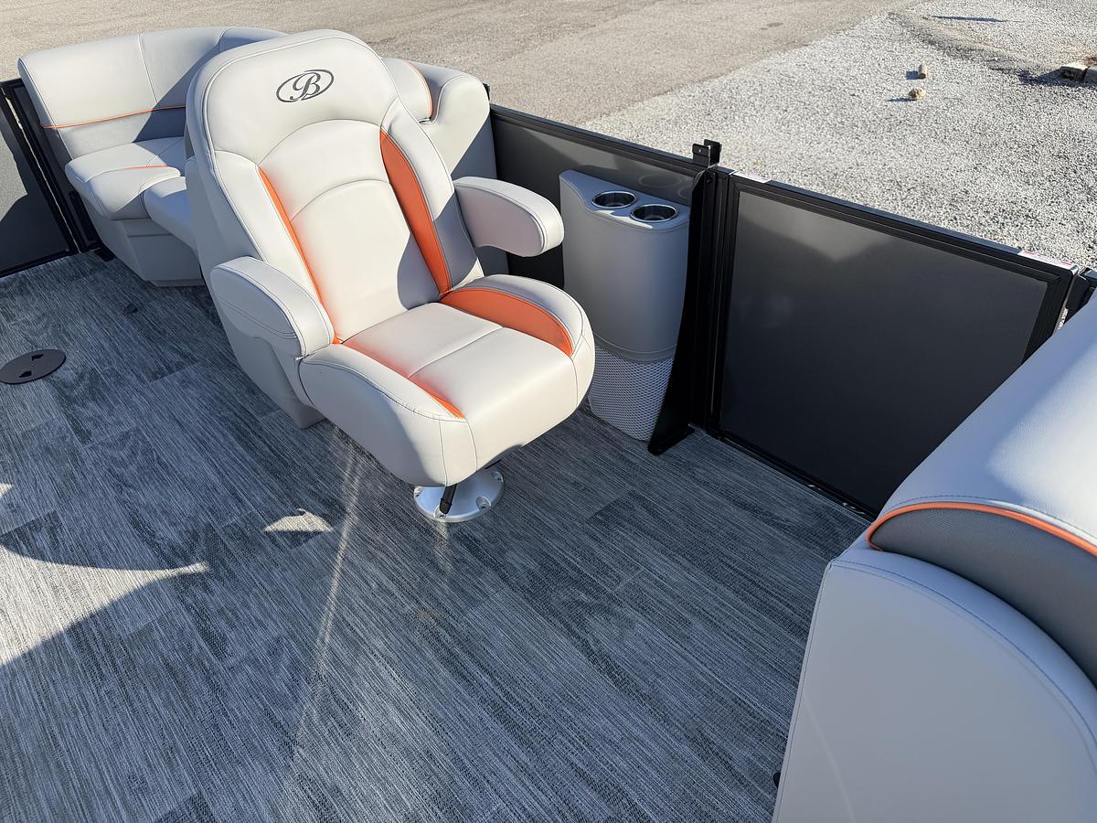 2026 Bentley Pontoons Legacy 200 Navigator
