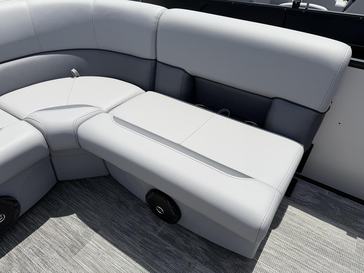 2026 Bentley Pontoons Legacy 200 Cruise