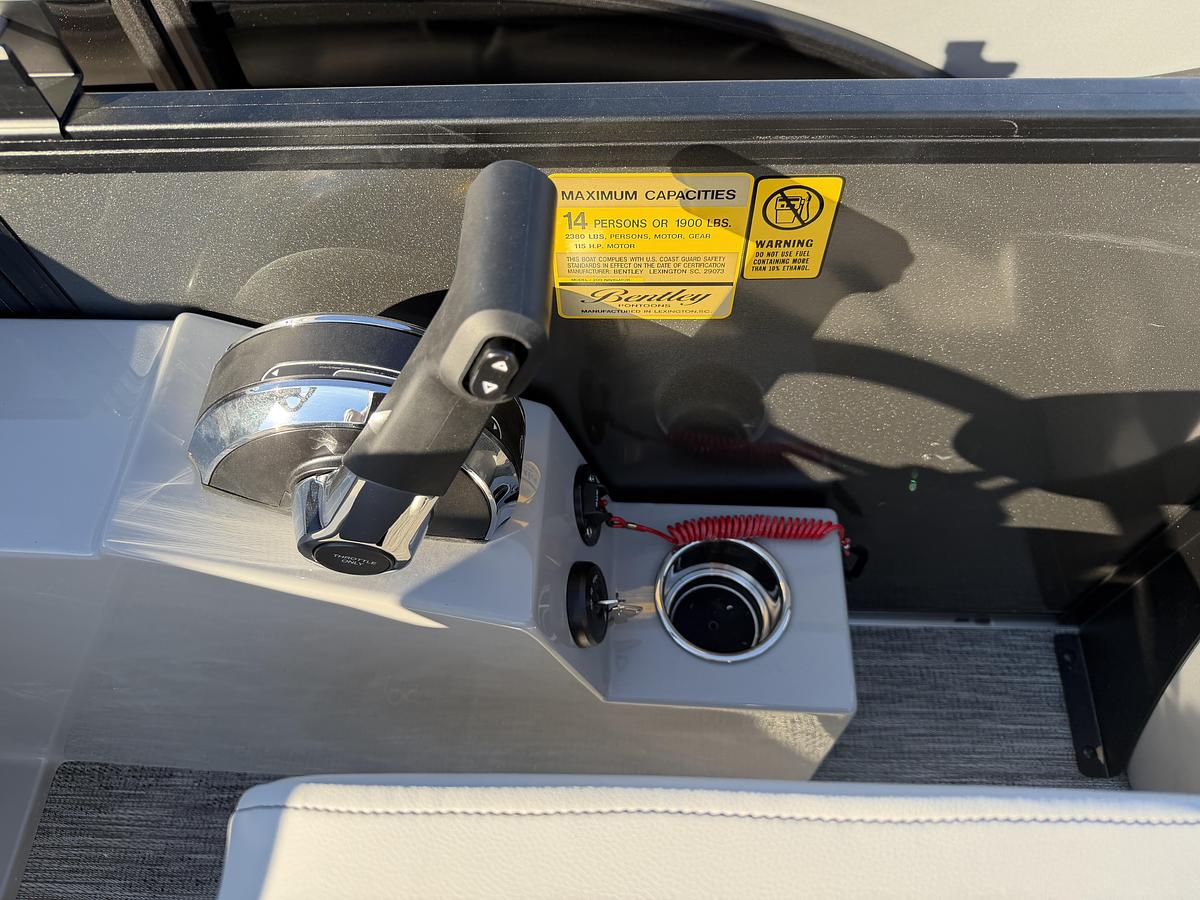 2026 Bentley Pontoons Legacy 200 Navigator