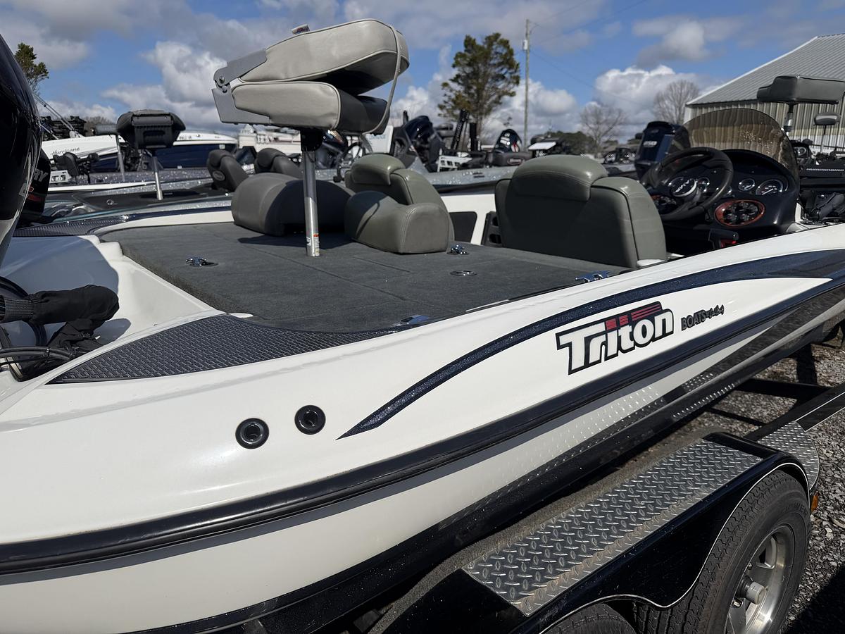 Used 2004 Triton Boats TR196