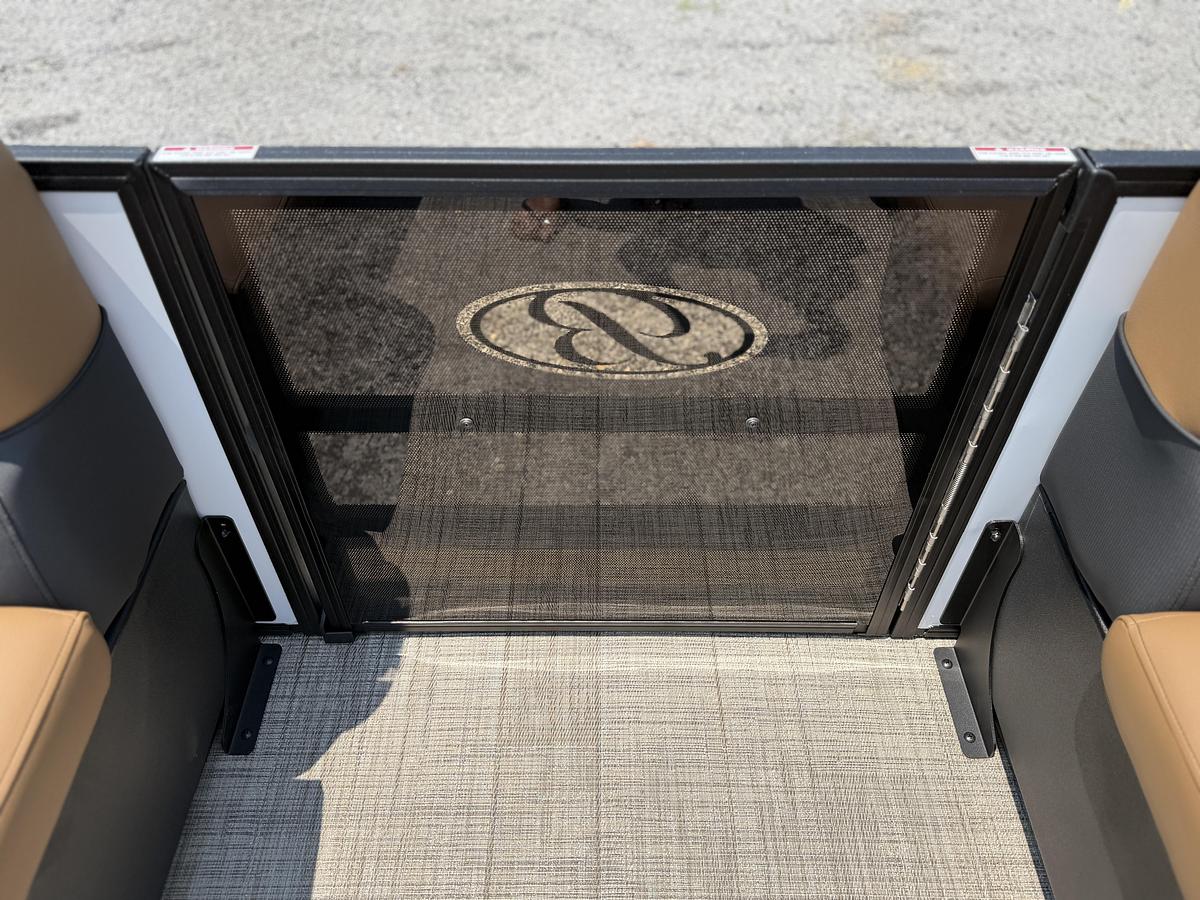 2027 Bentley Pontoons Legacy 223 Swingback