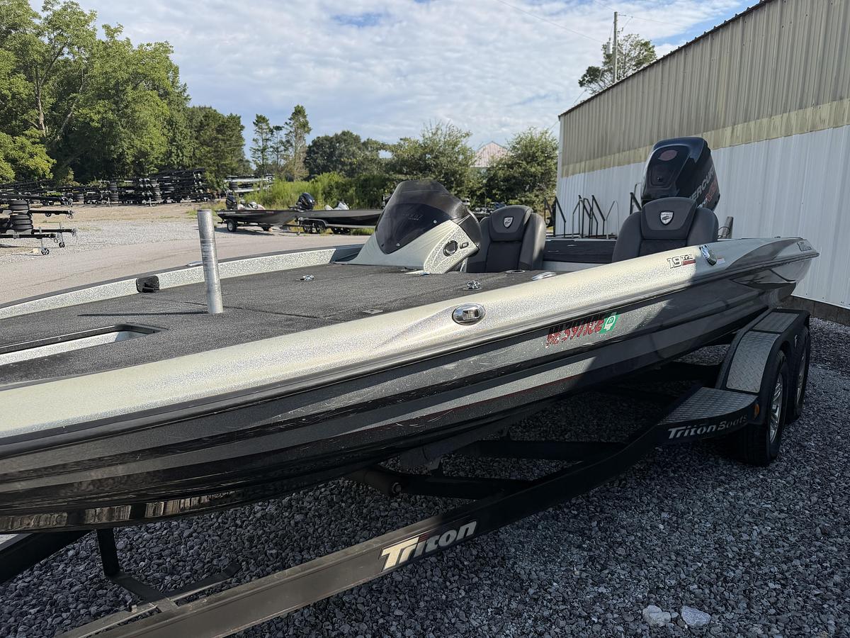 Used 2017 Triton Boats TRX19