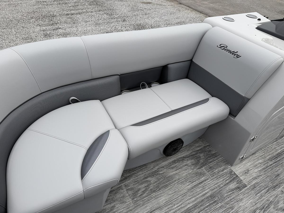 2026 Bentley Pontoons Legacy 223 Navigator