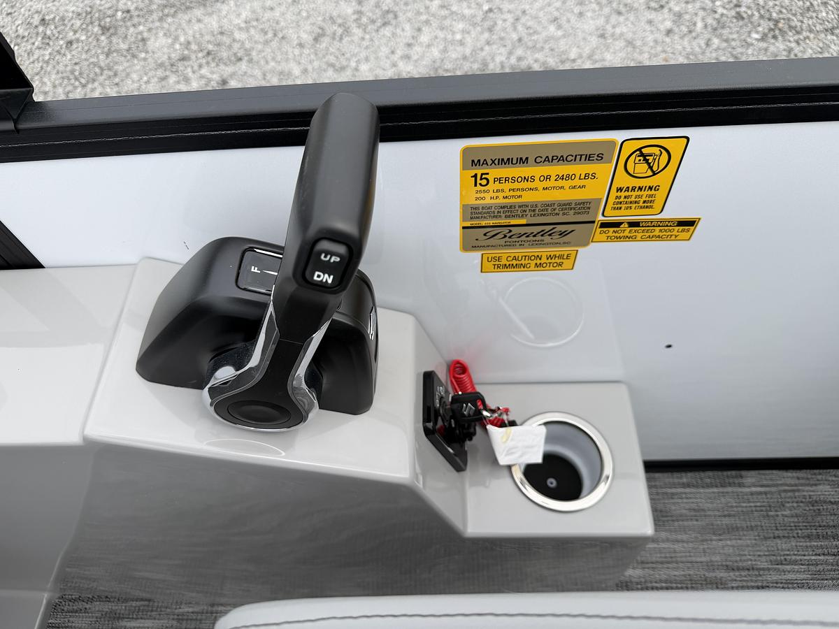 2026 Bentley Pontoons Legacy 223 Navigator