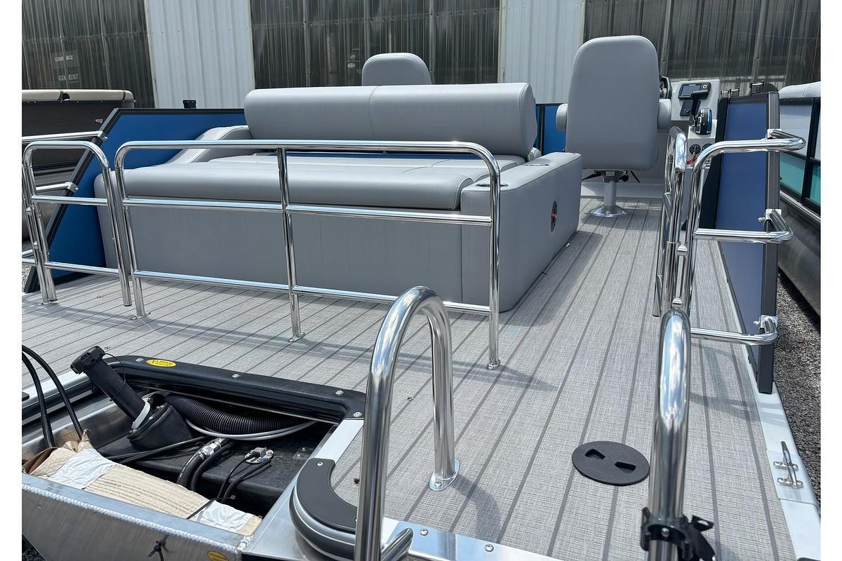 2025 Bentley Pontoons Legacy 203 Swingback