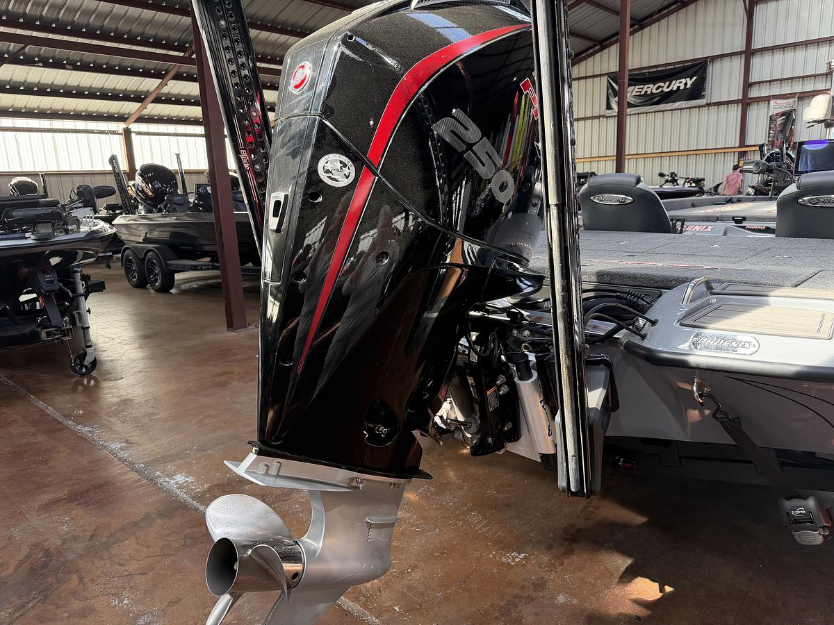 Used 2025 Phoenix 920 Elite