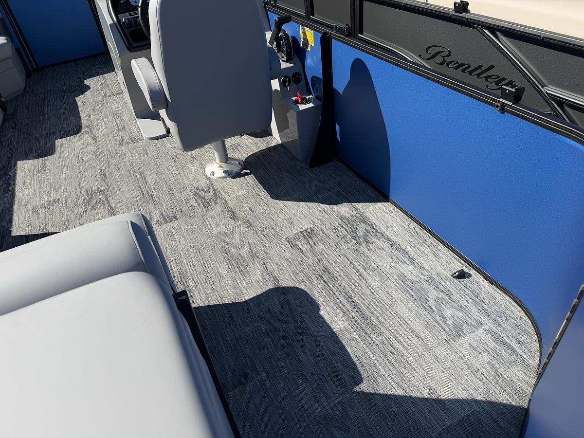 2026 Bentley Pontoons Legacy 200 Cruise