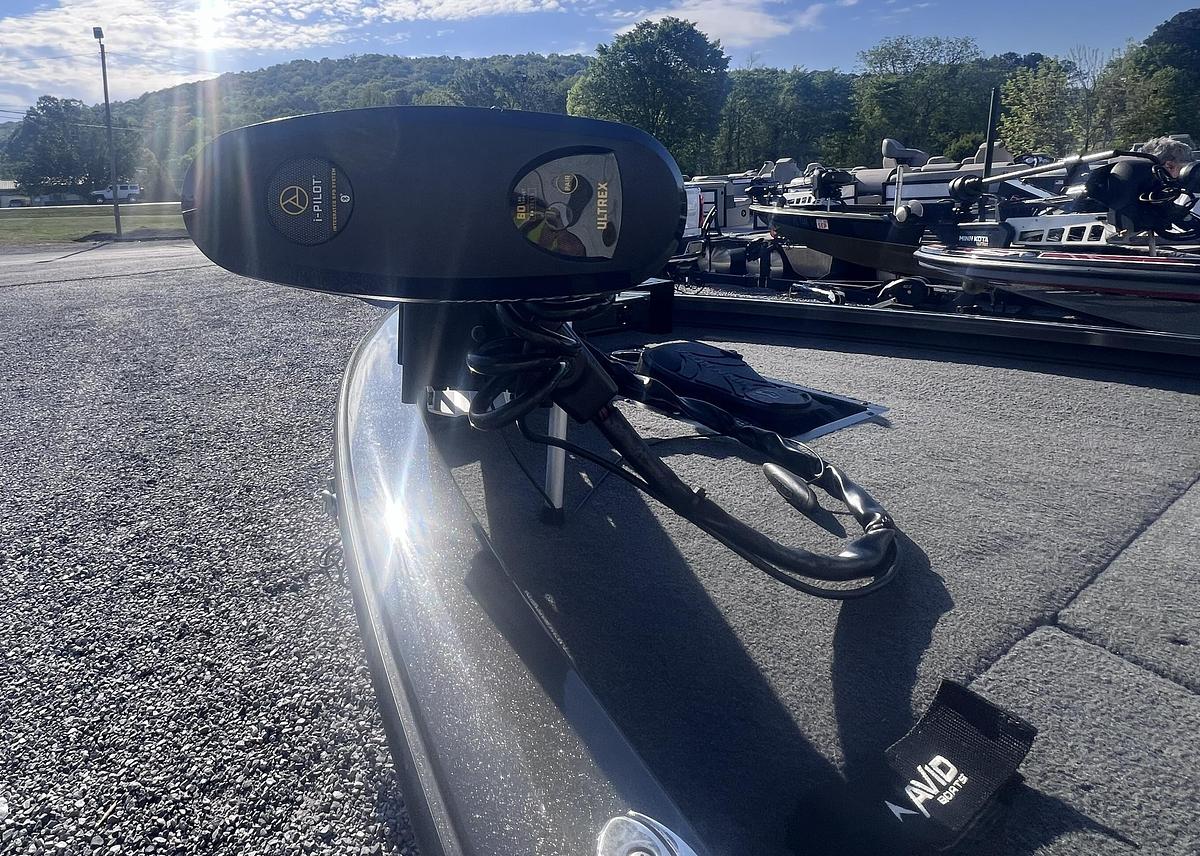 Used 2023 Avid Boats 18XB