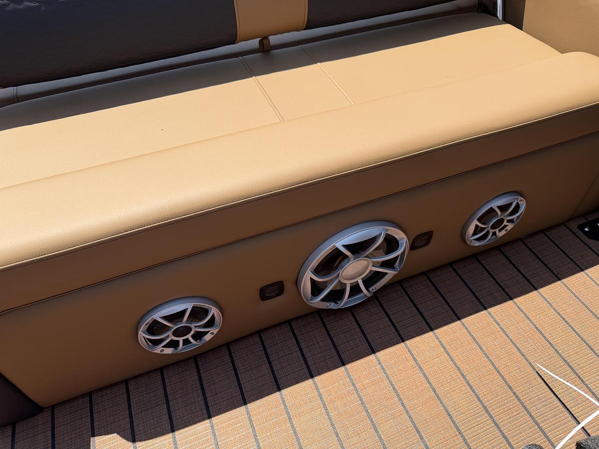 2027 Bentley Pontoons Elite 253 Swingback DC