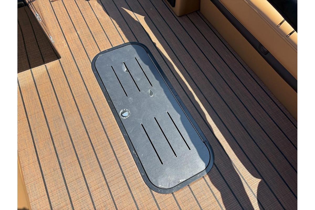 2026 Bentley Pontoons Elite 253 DC Swingback