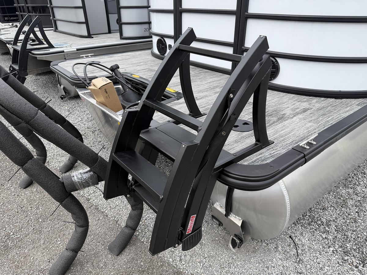2026 Bentley Pontoons Legacy 223 Navigator