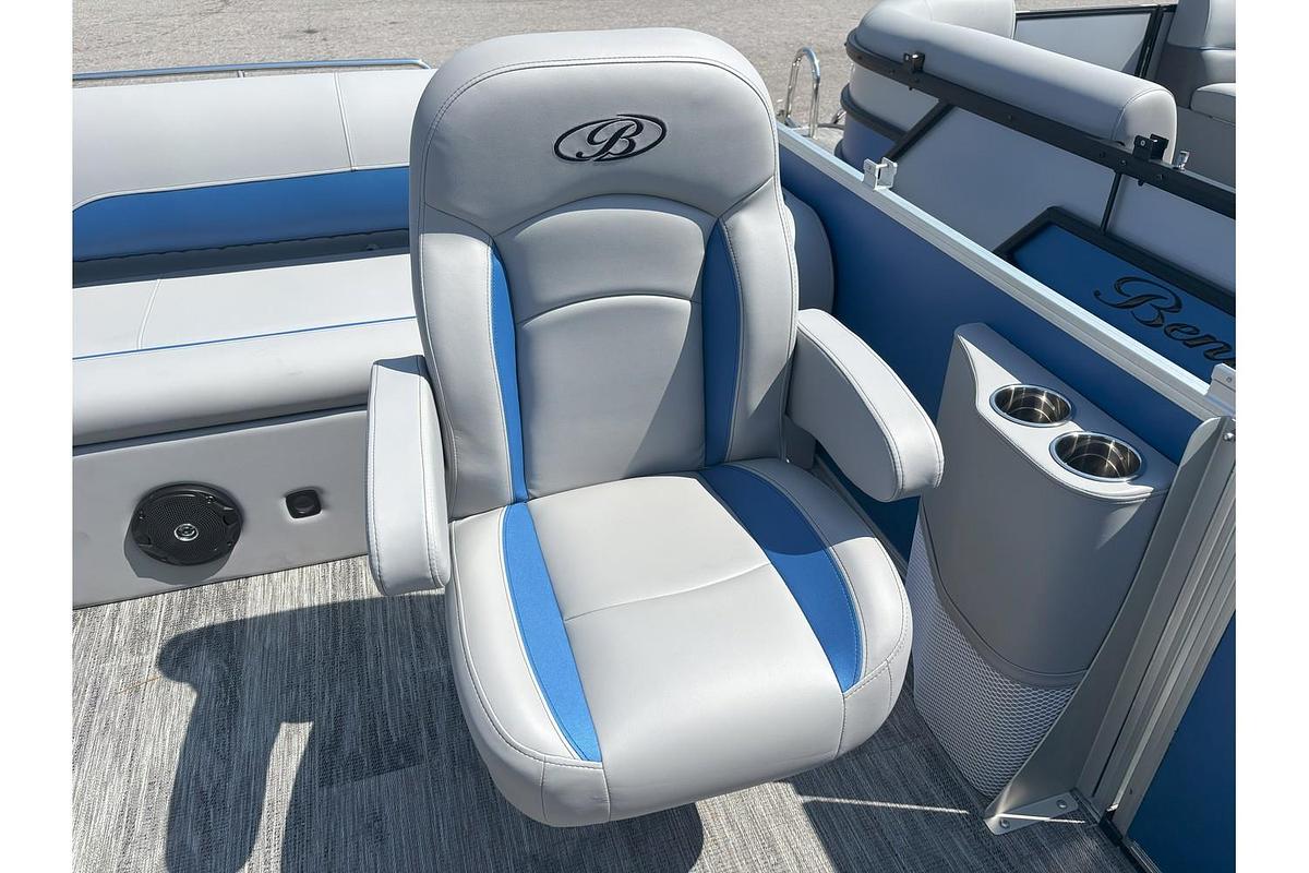 2026 Bentley Pontoons Legacy 200 Swingback