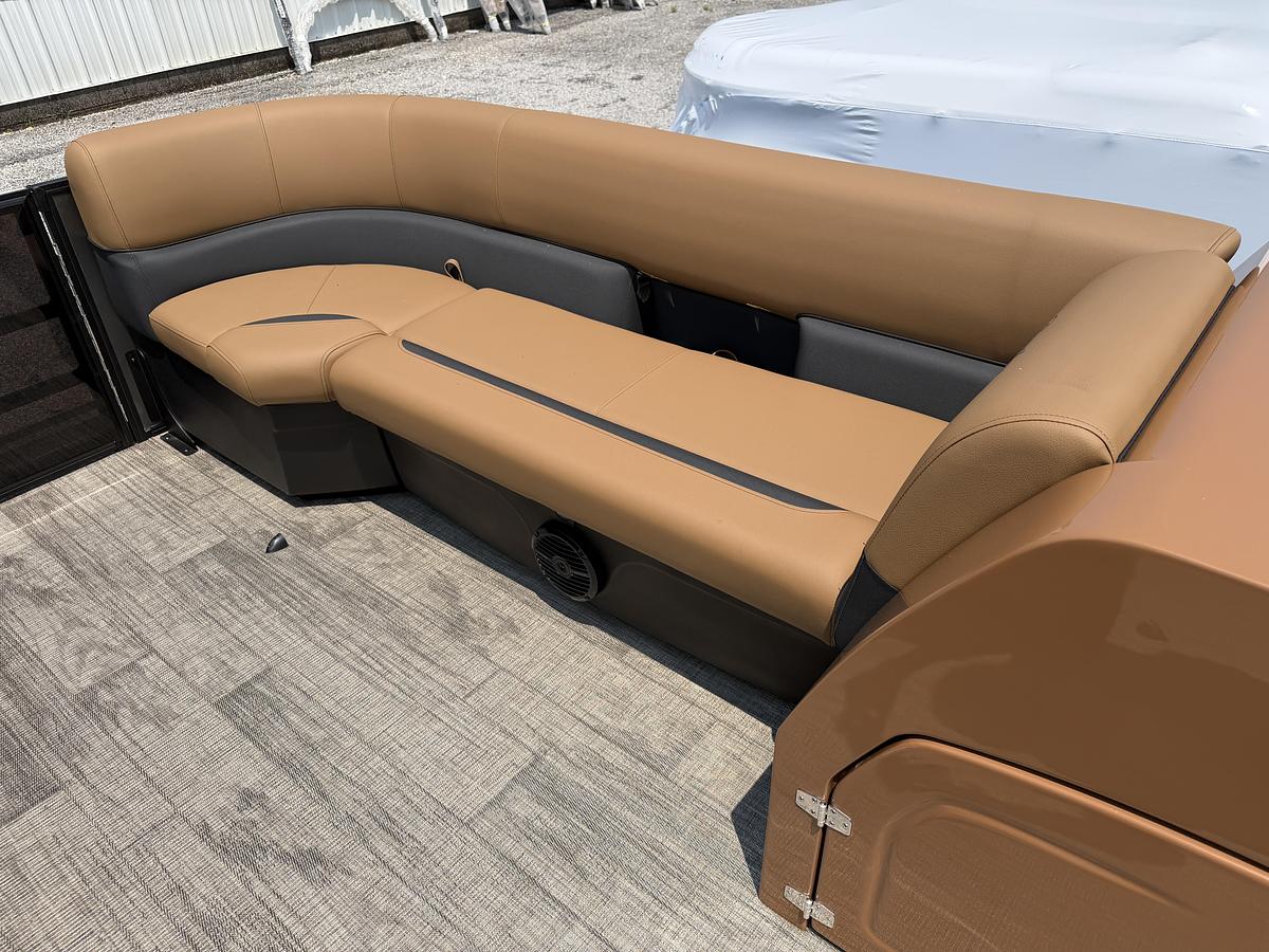 2027 Bentley Pontoons Legacy 223 Swingback
