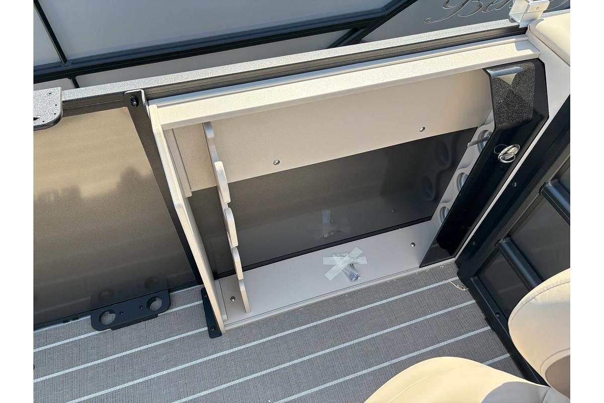 2025 Bentley Pontoons 200FNC