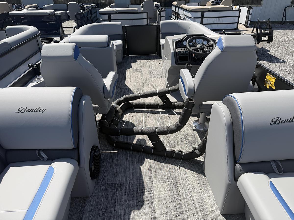 2026 Bentley Pontoons Legacy 223 Navigator