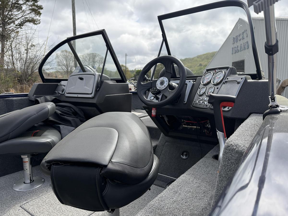 Used 2023 Tracker Pro-Guide V175