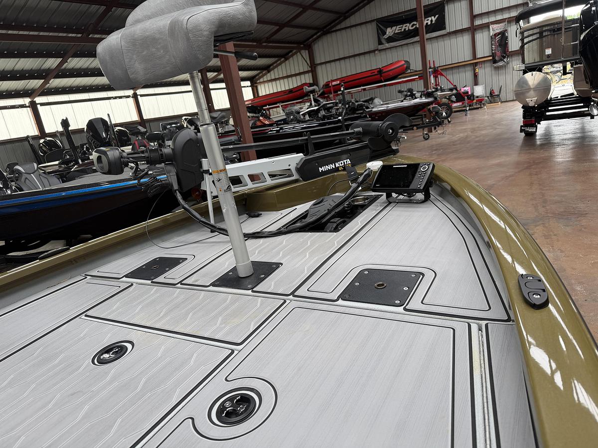 Used 2024 Avid Boats 18XC