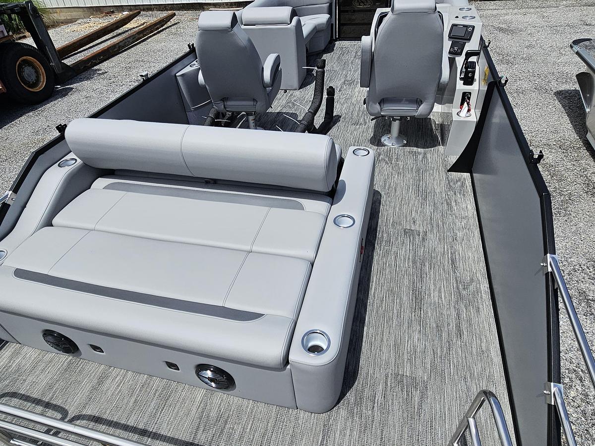 2026 Bentley Pontoons Legacy 223 Swingback