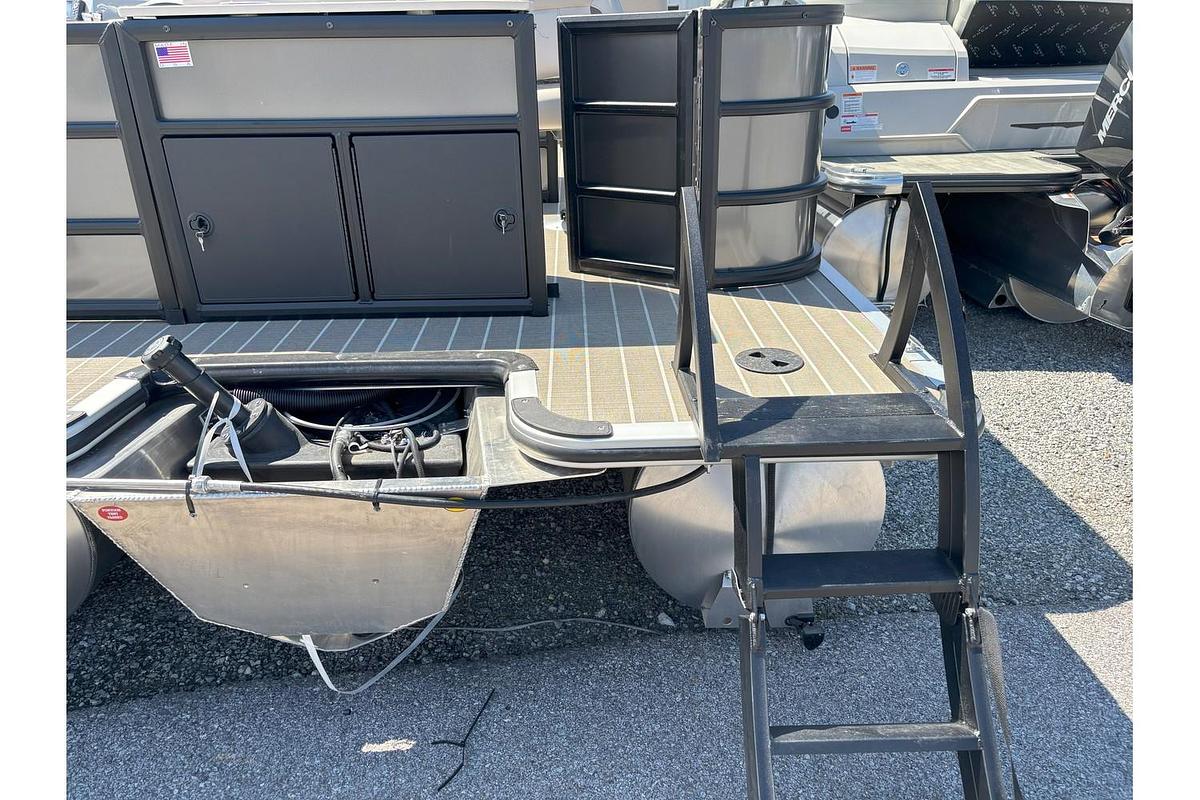 2025 Bentley Pontoons 200FNC