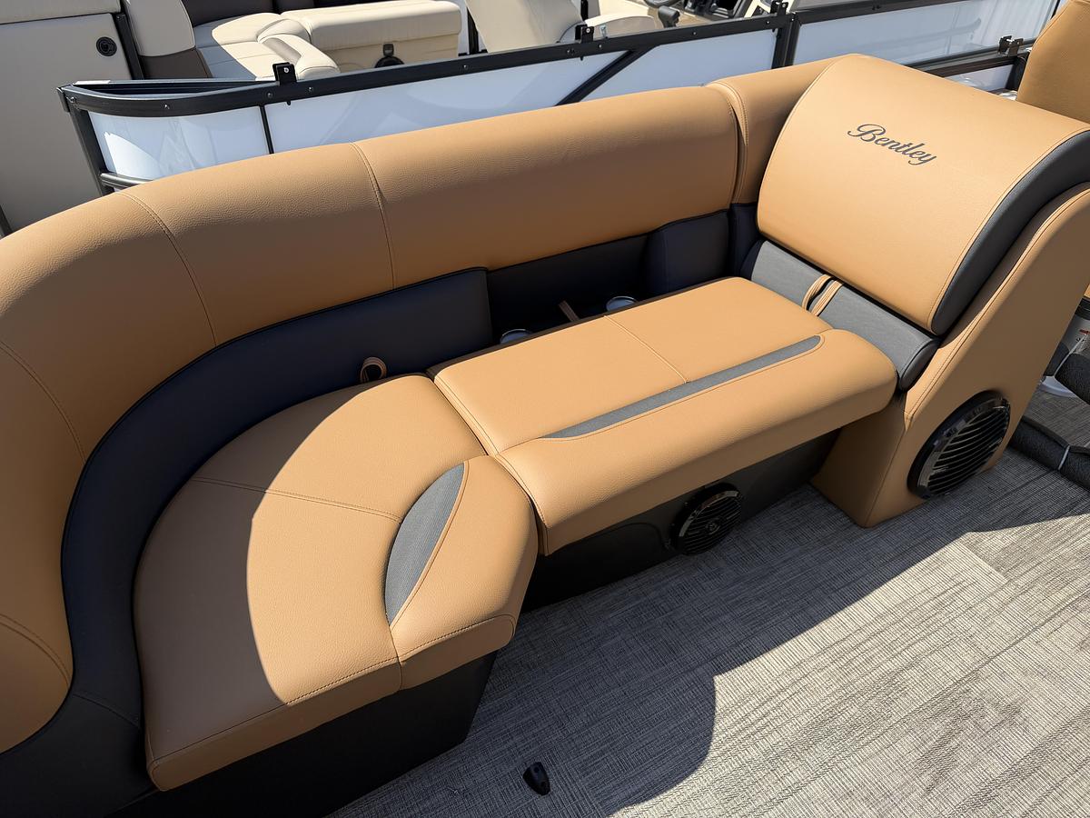 2026 Bentley Pontoons Legacy 223 Navigator