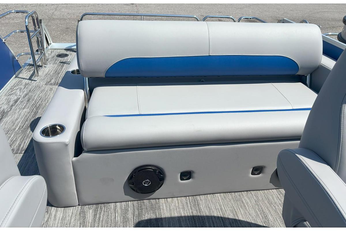 2026 Bentley Pontoons Legacy 200 Swingback