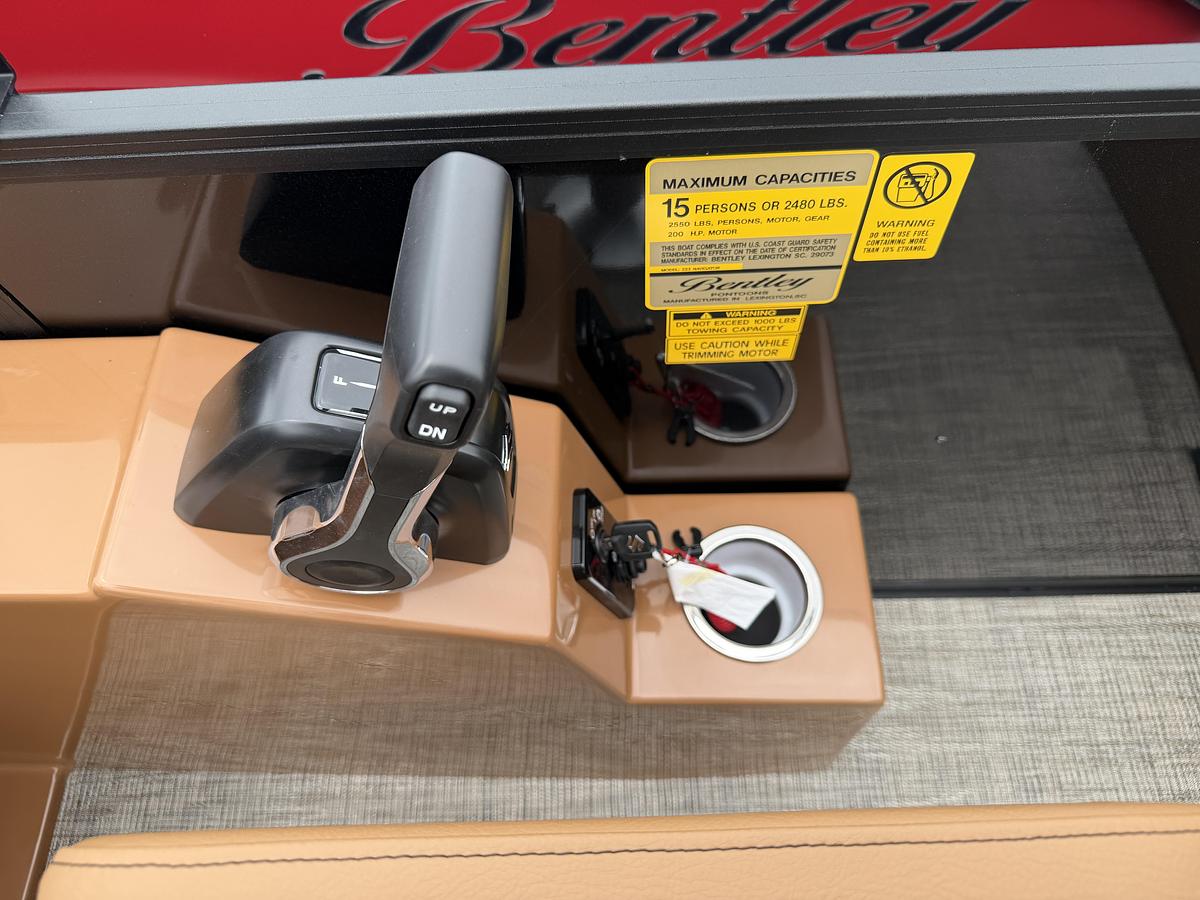 2027 Bentley Pontoons Legacy 223 Navigator
