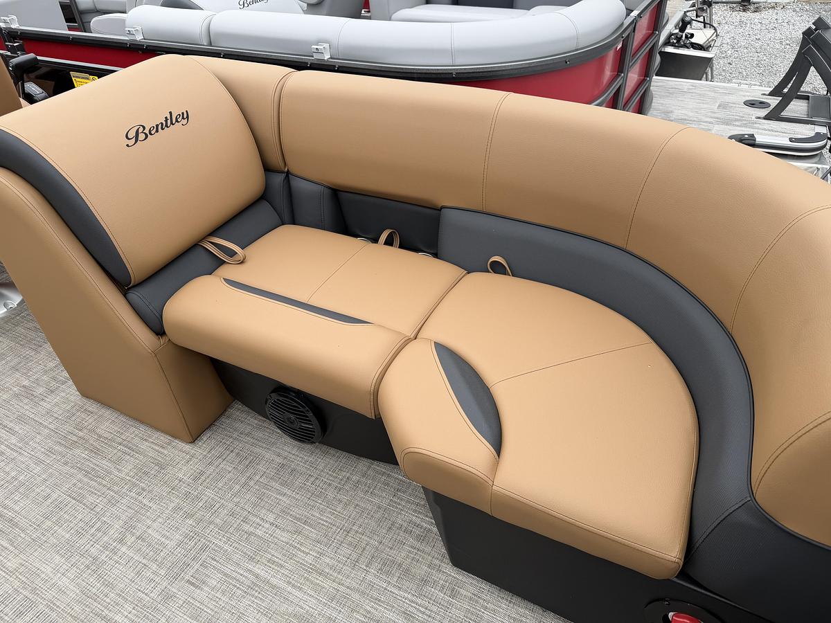 2027 Bentley Pontoons Legacy 223 Navigator