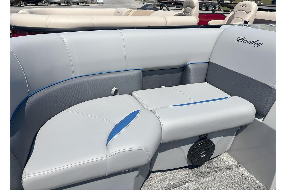 2026 Bentley Pontoons Legacy 200 Swingback