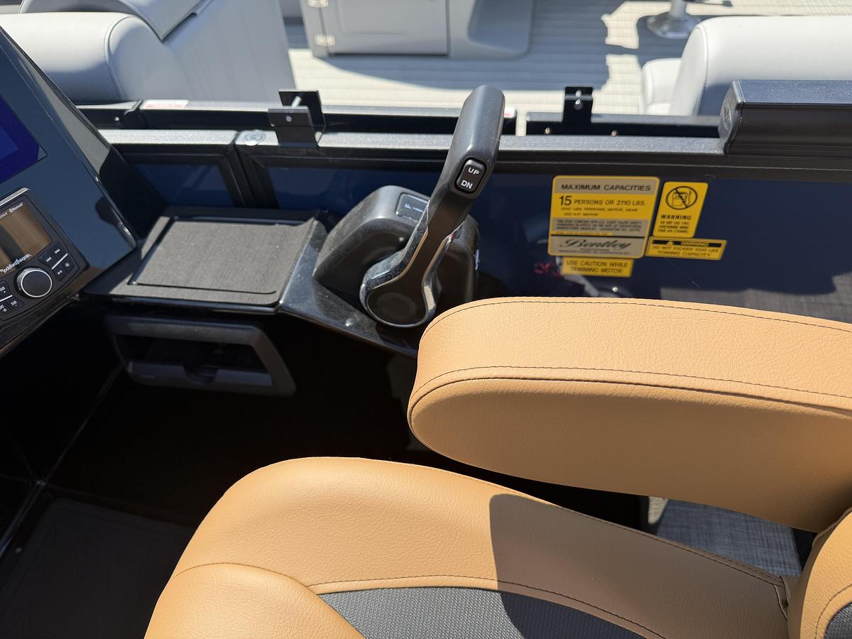 2026 Bentley Pontoons Elite 223 DC Swingback