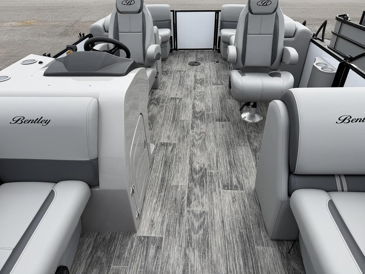 2026 Bentley Pontoons Legacy 223 Navigator