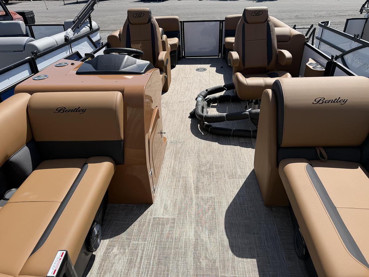 2026 Bentley Pontoons Legacy 223 Navigator
