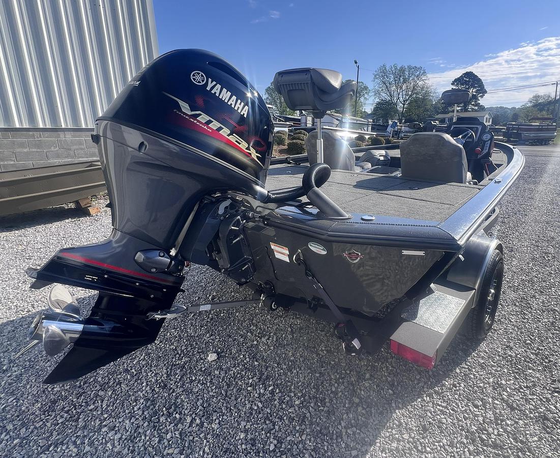 Used 2023 Avid Boats 18XB