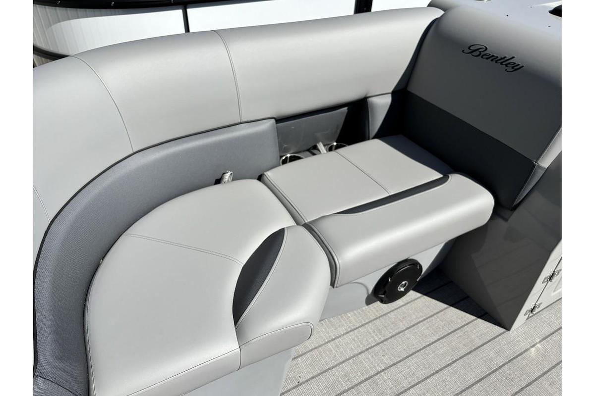 2026 Bentley Pontoons Legacy 200 Cruise