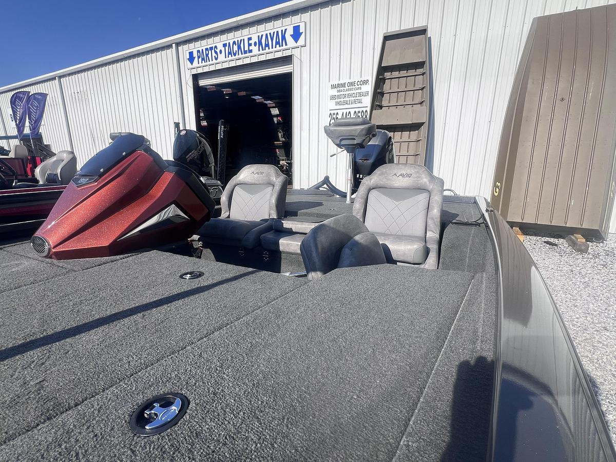 Used 2023 Avid Boats 18XB