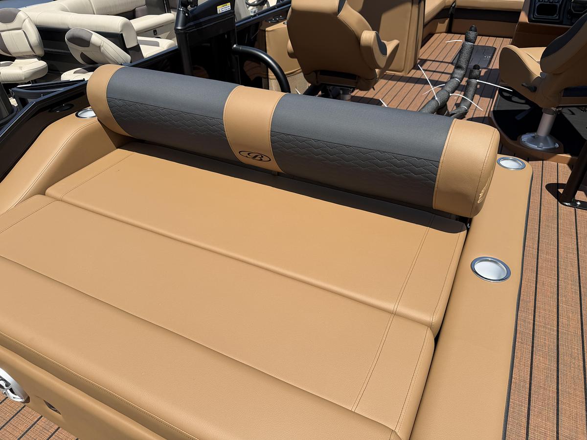 2027 Bentley Pontoons Elite 253 Swingback DC