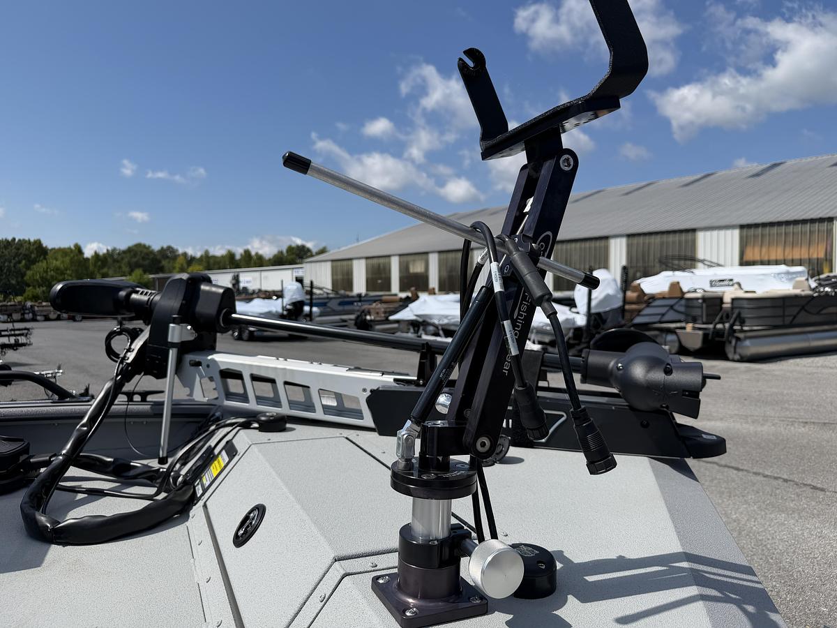 2027 SeaArk ProCat 200