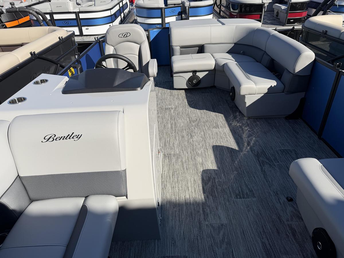 2026 Bentley Pontoons Legacy 200 Cruise