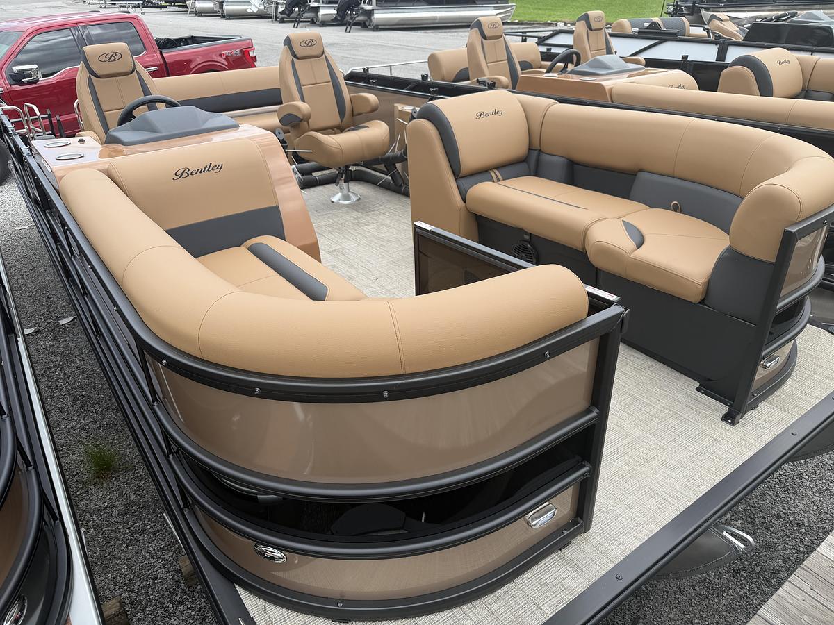 2027 Bentley Pontoons Legacy 223 Swingback