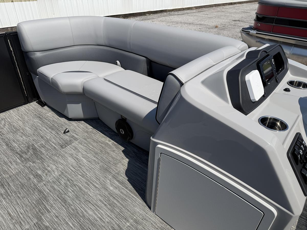 2027 Bentley Pontoons Bolt 200