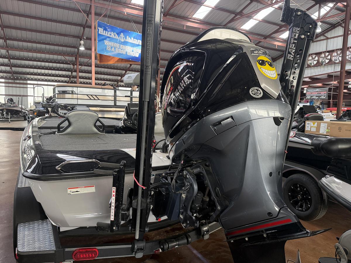 Used 2022 Skeeter ZXR21