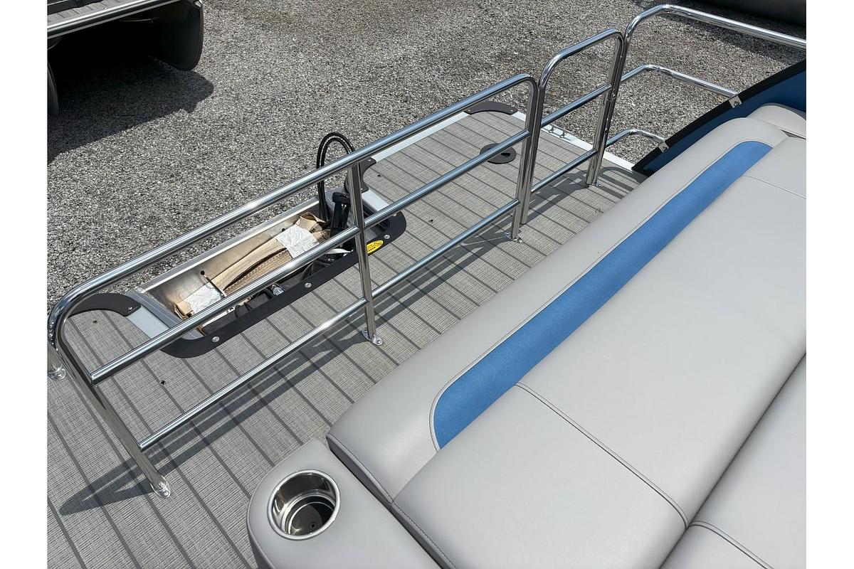 2025 Bentley Pontoons Legacy 203 Swingback