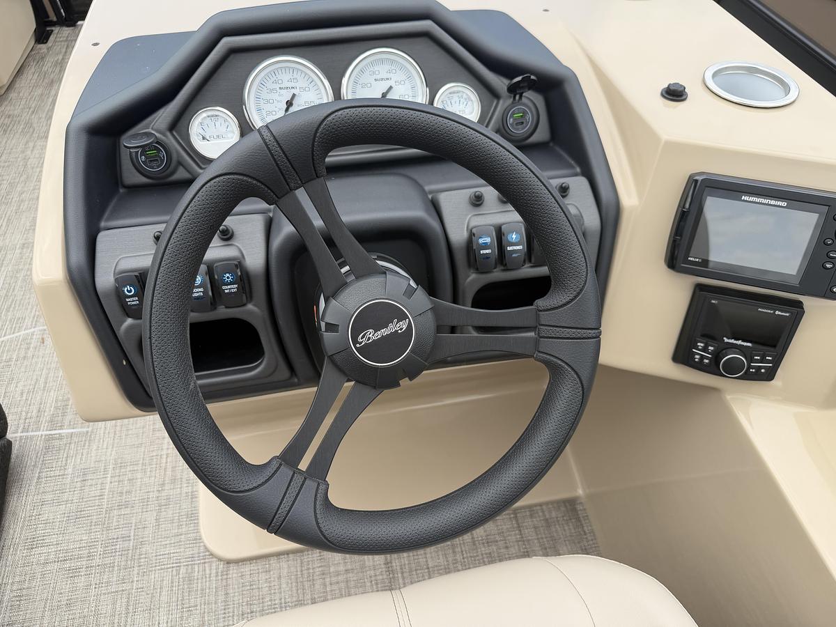 2027 Bentley Pontoons Legacy 223 Navigator